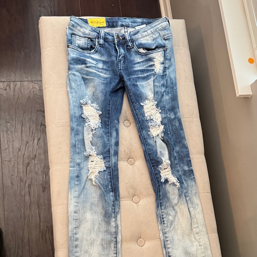 Trendy Distressed Blue jeans